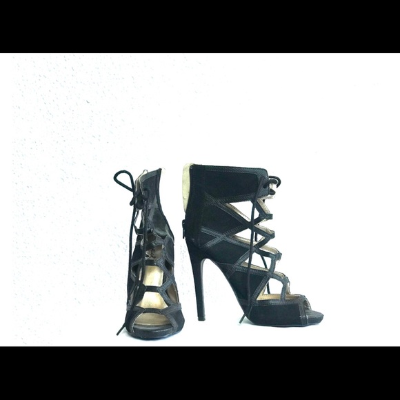 Black strap heels - Picture 1 of 2